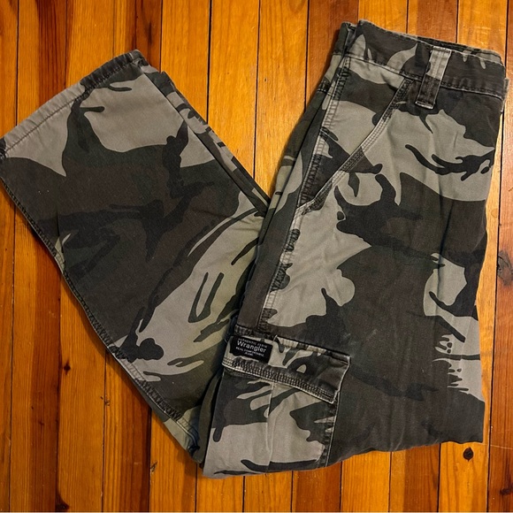 Wrangler Pants Vintage Wrangler Camo Cargo Pants 3x30 Poshmark
